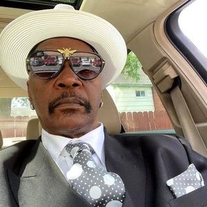 Meet your Posher, Larry